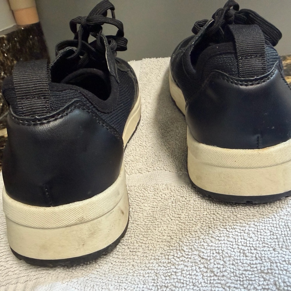 Banana Republic Black and Cream Sneakers - Picture 4 of 6
